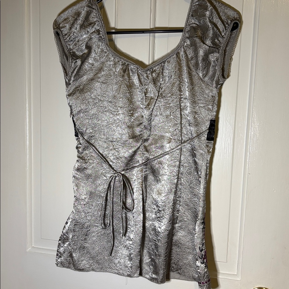 Floral Embroidered Top with Puff Sleeves - Picture 3 of 6